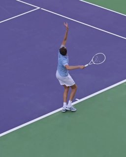 Даниил Медведев сенсационно победил Карлоса Алькараса и вышел в финал турнира в Индиан-Уэллсе.Три года наш теннисист не обыгрывал первую ракетку мира, и сегодня закрыл испанца со счётом 2:0. В финале Медведев встретится с итальянцем Яником Синнером.❗️ Mash