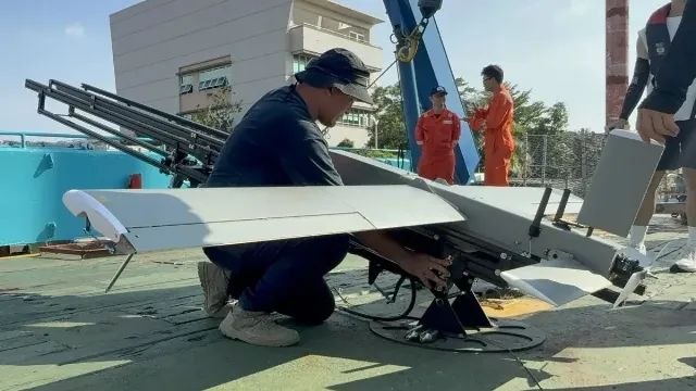 בטייוואן, הם יוצרים מערכת מבוססת בינה מלאכותית שצריכה לתאם סוגים שונים של כטב"מים למעקב ארוך טווח של אזורים…