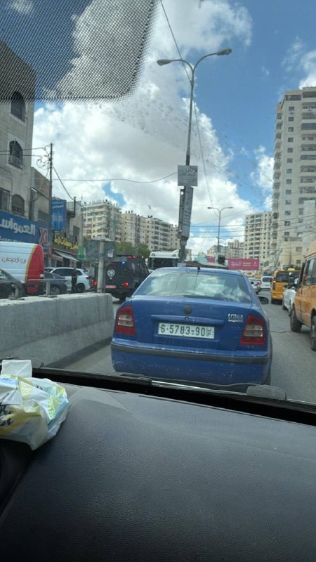 כוח צבא כיבוש מסתער על מחנות קלנדיה וכפר עקב, מצפון לירושלים הכבושה