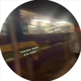 ברובע דסניאן נרשמה פגיעה בסמוך לאחת מתחנות המטרו. המכונית עולה באש. שירותי החירום בדרכם למקום, - קליצ'קו