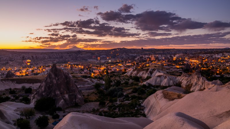 Celebrating historyHot air balloons over Göreme Historical National Park in Cappadocia, Türkiye (© Anton Petrus/Getty Images)