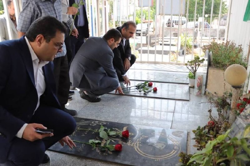 خبرگزاری‌کارایران"ایلنا": 🔹تجدید میثاق با آرمان‌های شهدا و تکریم خانواده‌های معظم آنان🔹مصطفی طاعتی‌مقدم، رئیس هیئت‌مدیره و مدیرعامل سازمان منطقه آ
