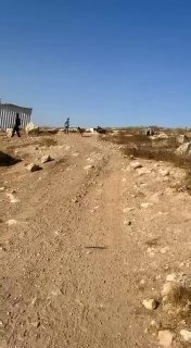 مستوطنون يحاصرون منزلاً في خربة الخرابة جنوب الخليل