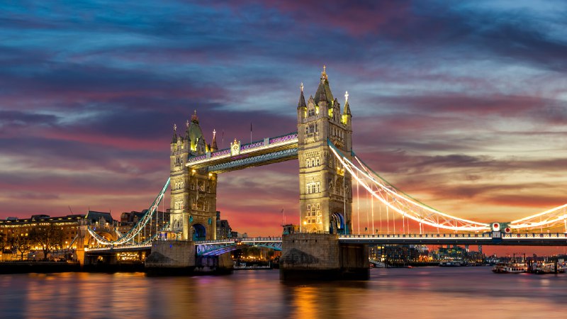 Mind the gap—this one opensTower Bridge, London, England (© Nick Brundle Photography/Getty Images)