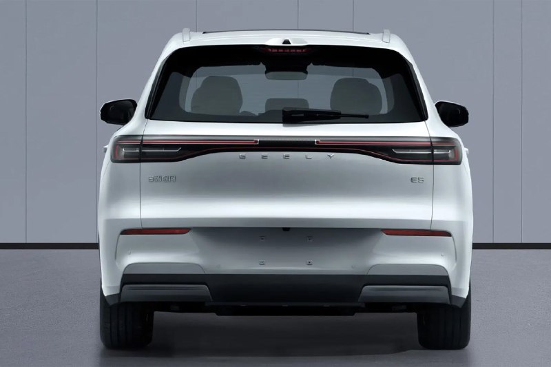 Geely EX5 facelift 2027 получает редкий для класса ход: двигатель перенесли наза