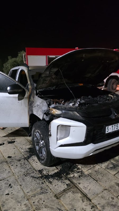 מיליציות מתנחלים שורפות מתקן (צריף) ורכב וכותבות סיסמאות גזעניות בכפר אוסרין שמדרום לשכם.