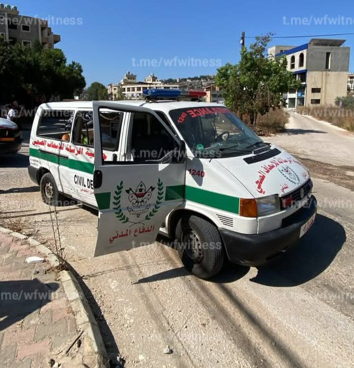 ️🇱🇧🇮🇱 מזל"ט ישראלי תקף את המגיבים הראשונים שנשלחו לנבטים בזמן שהסיעו פצוע, מה שגרם לנזק למספר אמבולנסים.