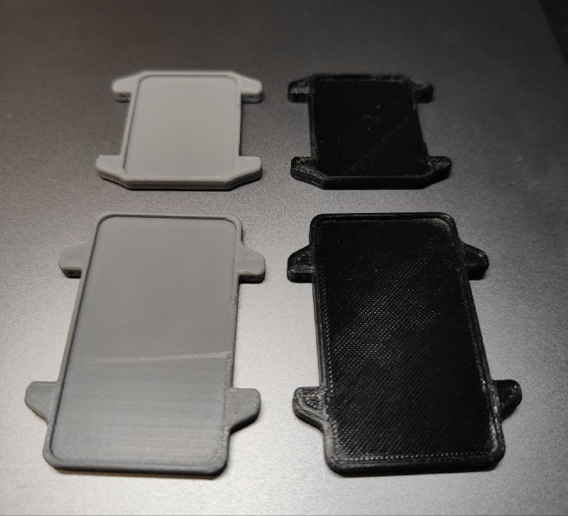 Пробую другого подрядчика для изготовления основы платёжного браслета. Например, парень, с которым встречался сегодня, распечатал белую версию. Она более гладкая, все швы точнее и разрешение выше, 