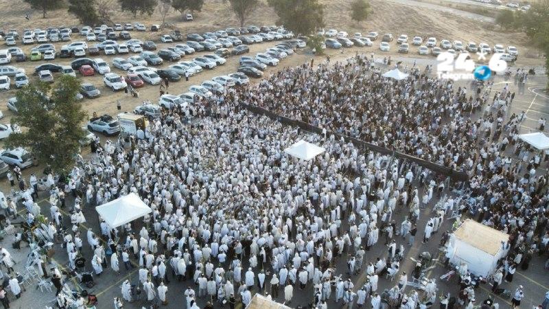 🇮🇱 Against the background of the controversy and the opposition of some of the bereaved families to holding Simchat Torah celebrations in the Nova complex in Ra'im, thousands of people participated this morning in the Hillel prayer led by Rabbi Shmuel Eliyahu and his son, Minister Amihai Eliyahu.