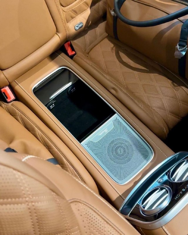 1 из 300 MAYBACH S650 Cabriolet 6.0-L V12 BITURBO 630 л.с. 3