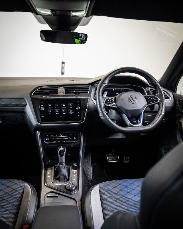 VW Tiguan R 4