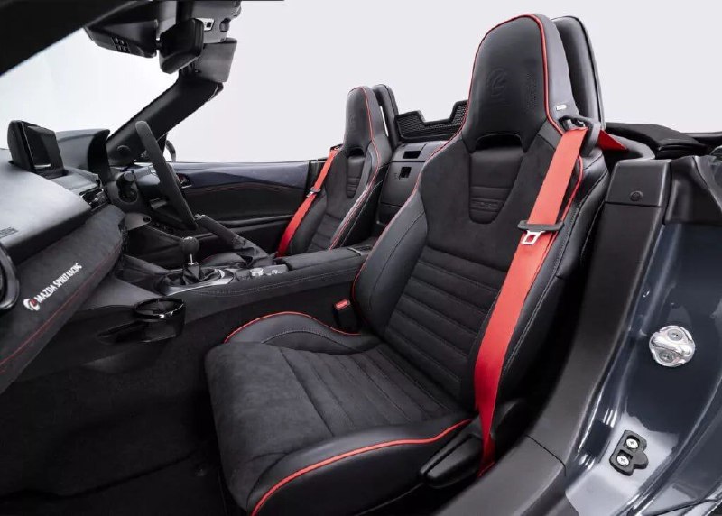 Mazda представила самую мощную версию родстера MX-5 — трековую модель 12R от подразделения Spirit Ra 3