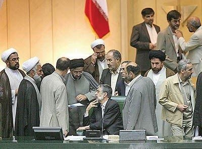 ایران نیوز: ❇️بن‌بست امروز #بنزین در ایران، حاصل کار این مجلس است؛ با طرح به اصطلاح انقلابی «تثبیت قیمت‌ها»👈 #مجلس_هفتم🔷قانون تثبیت 