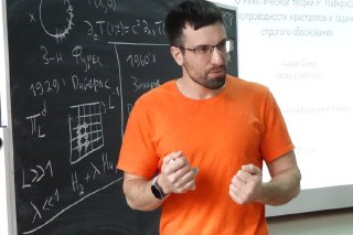 Математик Андрей Дымов получил три с половиной года колонии из-за донатов ФБК на три с половиной тысячи рублей, сообщают издания T-Invariant и «Медиазона».Дымов признан виновным по статье о финансировании экстремизма.Суд в Москве признал ФБК экстремистской
