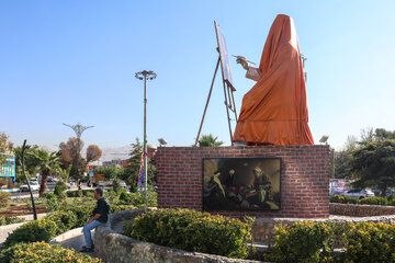 اقتصادنیوز: 📸 عکس | رونمایی از تندیس کمال‌الملک در تهرانسر با حضور چمران🔹️مراسم رونمایی از مجسمه کمال الملک، چهارشنبه ۴ شهریور ۱۴۰۵ 