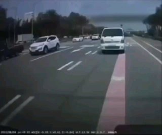 Два Kia Bongo не поделили дорогу