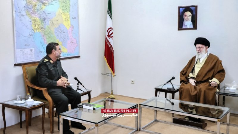 عقیق: 📸تصویر منتشر نشده‌ای از یکی از جلسات دیدار رهبر شهید انقلاب و سردار شهید تنگسیری که روز گذشته از سوی دفتر حفظ و نشر آثار