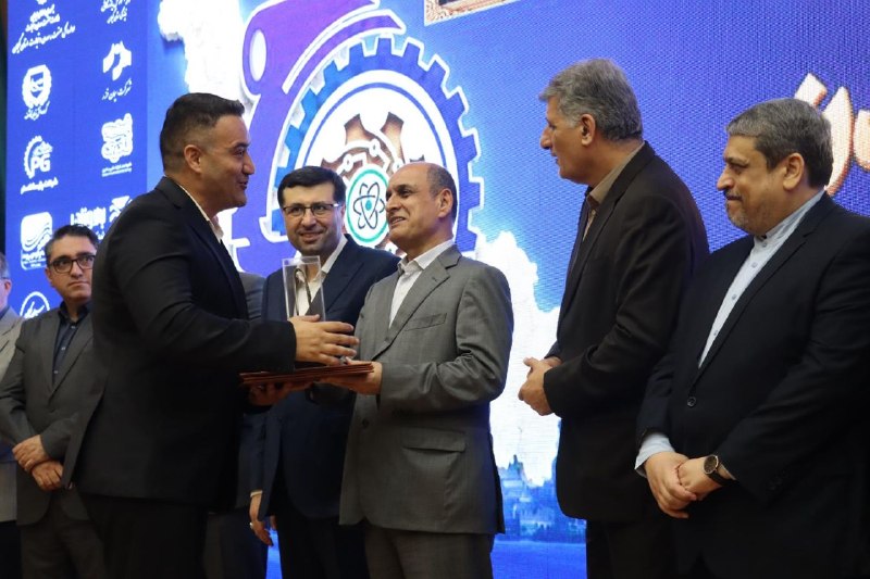 درفک خبر: 💥جوان رودباری در جمع برگزیدگان صنعت و معدن گیلان قرار گرفت🔗مشروح خبر:dorfakkhabar.ir/?p=1749✍🏻جوان خوش‌اخلاق و پرتلاش رو
