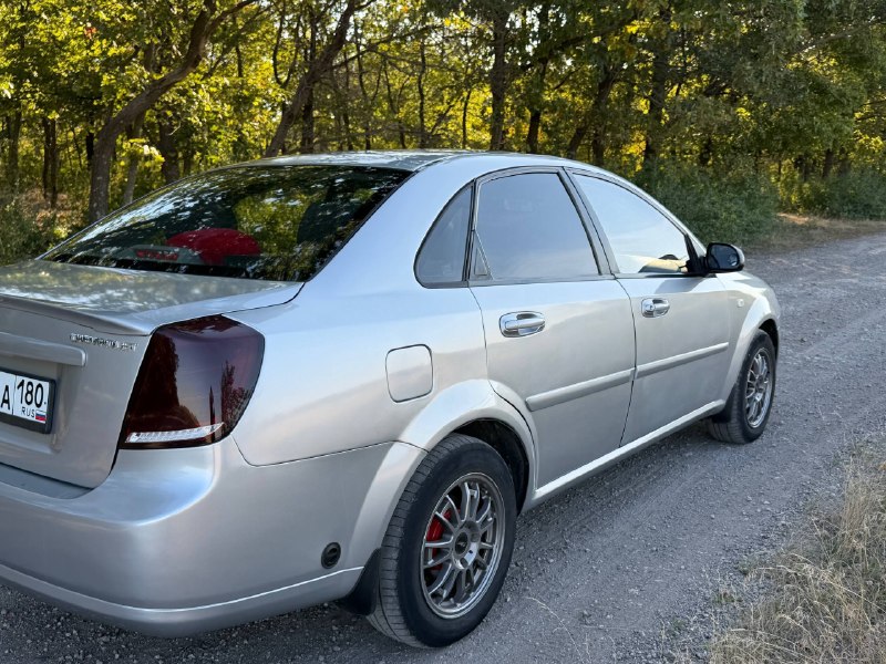 Продам chevrolet лачети 1.6, 2005 г.
С пробегом 363000 км.
У автомобиля за всё время было 2 хозяина. Местный, не пригон.
Состояние хорошее, вложений не требует.
Газ-пропан вписан, два комплекта колес на дисках.
Комплектация средняя, механика, кондиционер (заправлен, работает), передние стеклоподъемники с центральным замком.
Был произведен ремонт : замена порогов, антикор, покраска, замена световых приборов на современные (лед).
Компрессор кондиционер, радиатор, грм, тормозная система в круг, амортизаторы, рулевая рейка, тяги, наконечники, шаровые, подшипники ступичные, колодки вкруг, тормозные диски.
Цена 530 000 рублей.
Торг присутствует. Обмен не интересует.
Осмотр г. Енакиево
+7 (949) 417-72-70 (После 21:00 не беспокоить)
📲 Tg: @alina_radchenko09
📞 Звоните: +7(949)4177270 - фотография - 5