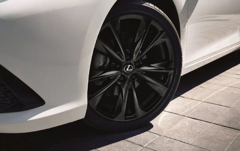 Обновленный Lexus ES получил спецверсию Black Line 3
