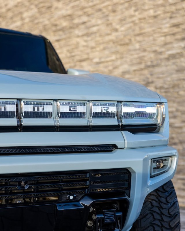 Hummer EV 3X Pickup 2