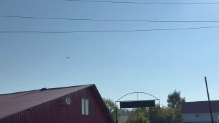 Безпилотните сили на Украйна заявиха, че оператори от 1-ви Отделен център и 412-а бригада "Немезис" са ударили петролната рафинерия Саратов за една нощ в координация с HUR и други отбранителни сили. Заводът "Роснефт" произвежда повече от 20 вида петролни продукти, включително гориво, използвано за снабдяване на руските сили.