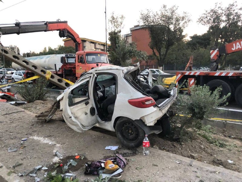A 207 car collided with an electric pole on the Besij highway in Tehran, causing the death of 2 passengers. The spokesman for the Tehran Fire Department announced the accident of a Peugeot 207 with an electric pole on the Besij highway, as a result of which two female passengers died, one about 30-35 years old and the other a 7-9-year-old girl. This accident happened at 4:49 this morning and the passenger of the car was also injured. The cause of the accident is under investigation.