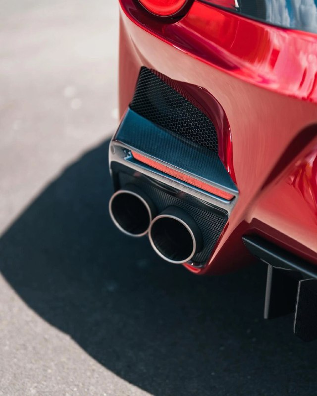 Ferrari F12tdf в цвете Rosso Monza 8