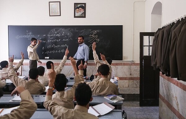 خبرگزاری خانه ملت: 📌 کمبود معلم با یک «خبر خوش» جبران نمی‌شود/ نمی‌توان کمبود معلم را با تمدید خدمت بازنشستگان پنهان کردداغری عضو کمیسیون آ