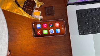 Превращаем iPhone в лаунчпад для MacРазработчик Фил Траут выпустил утилиту choclift. С её помощью можно запускать программы на ноутбуке прямо с экрана смартфона, закрывать их свайпом и быстрее перетаскивать файлы.Вчера вышло обновление до версии 1.1.2. В н