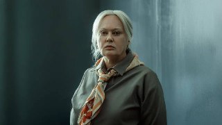 Пока в соцсетях обсуждают первые серии нового мрачного сериала "Холод", которая вышла в онлайн-кинотеатрах 16 июля, принесли вам стопочку интересных фактов о премьере:— Снимали в настоящей ИК недалеко от Химок. От павильонов отказались ради аутентичности.—