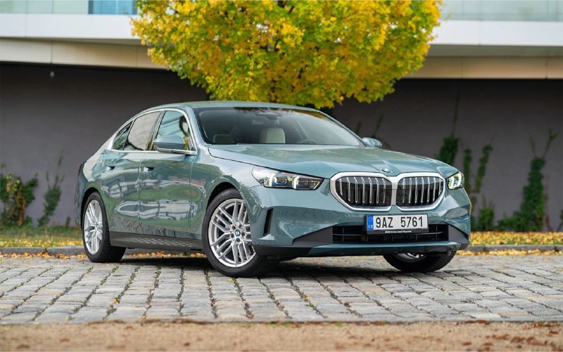 У российских дилеров стали появляться седаны BMW 5-Series нового поколения G60.