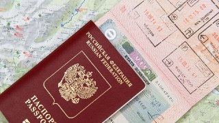❌ 11 стран Европы призвали ужесточить въезд в Шенгенскую зону для российских туристов в преддверии летних отпусковПредставители 11 стран Европы обратились к главе европейской дипломатии Кае Каллас и еврокомиссару по внутренним делам и миграции Магнусу Брун