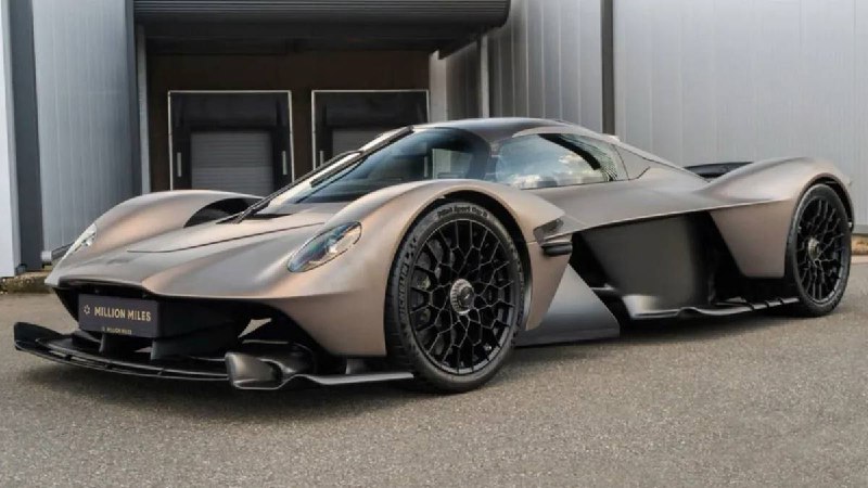 Гиперкар Aston Martin Valkyrie выставили на продажу за ₽475 миллионов.На Авто.ру