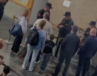 ⚡️Армения пригрозила повестками на военные сборы тем, кто прилетит из России голосовать. СМИ пишут, военная полиция уже дежурит в аэропортуГражданам Армении, прилетающим из России на парламентские выборы 7 июня, при пересечении границы начали выдавать пове