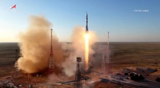 С космодрома Байконур запустили пилотируемый корабль «Союз МС-29», который доставит на Международную космическую станцию космонавтов «Роскосмоса» и астронавта NASA, следует из онлайн-трансляции.Ожидается, что стыковка корабля с модулем российского сегмента