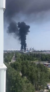 Тюменский НПЗ приостановил переработку нефти после атаки беспилотников 25 июля, сообщает Reuters со ссылкой на источники в отрасли.По их словам, в результате атаки на НПЗ загорелась установка гидроочистки дизельного топлива, а также установка по производст