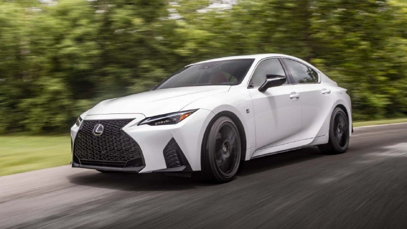 В США представлен обновленный седан Lexus IS 7