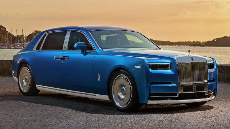 Rolls-Royce Phantom VIII обновился — и превратился в плавучий дворец на колёсах.