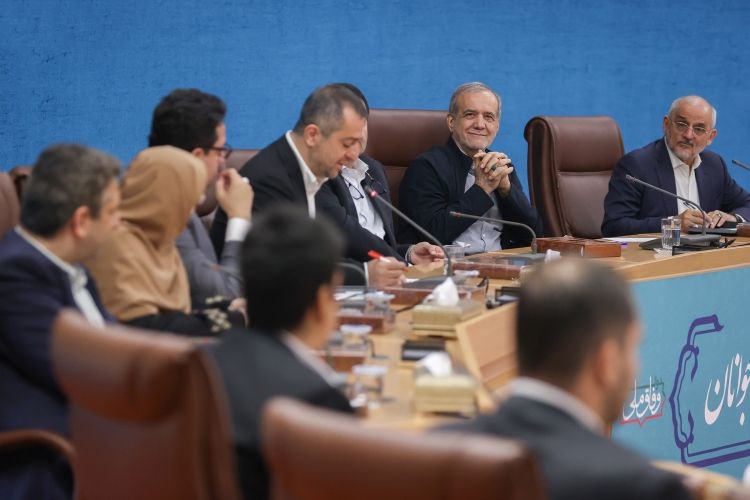 🇮🇷پایگاه اطلاع‌رسانی دولت ـ پاد: 📸دیدار رئیس‌جمهور پزشکیان با جمعی از جوانان و نوجوانان#گزارش_تصویری https://dolat.ir/photo/487583@PadDolat@Padmultimedia