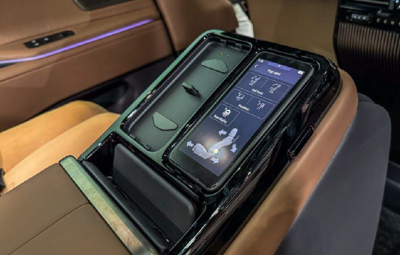 В рамках Токийского автосалона состоялся публичный дебют Toyota Century SUV 4