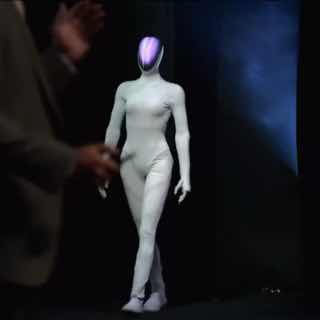 XPeng представила гуманоидного робота… с грудью   На самом деле мужская версия тоже будет: покупатели робота под названием Iron смогут выбрать не только пол, но и телосложение и прочие характеристики прямоходящего гаджета под свои желания.   Естественные д