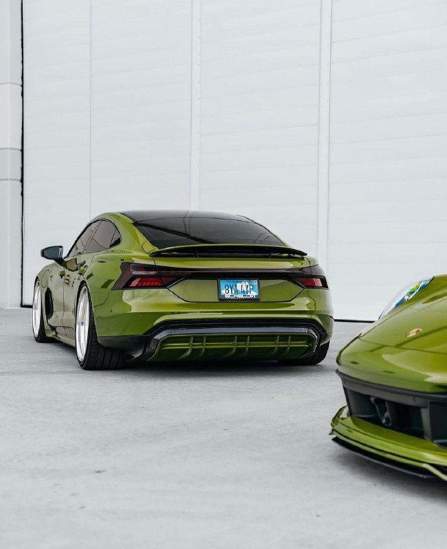 Porsche 992 и Audi E-TRON 3