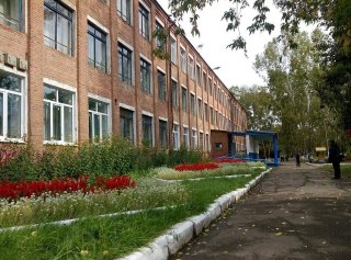 ⚡️ В Канске семиклассница напала с ножом на учителя, пострадали семь человекПервого сентября ученица школы № 2 в Канске (Красноярский край) напала с ножом на учительницу физики. Это произошло перед линейкой, и ее отменили.Всего пострадали семь человек: в м