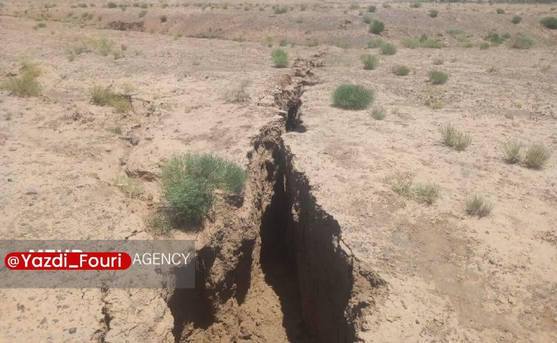 یزد فوری: فرونشست زمین دشتهای یزد را تهدید میکند🔹فرونشست زمین به دشتهای استان یزد آسیب رسانده و این بحران ناشی از برداشت بیروی