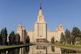 Пентагон внес МГУ, ВШЭ и еще 31 российский вуз и НИИ в список угроз нацбезопасностиПентагон внес 33 российских вуза, научно-исследовательских института и научно-производственных организации в список организаций, угрожающих национальной безопасности США.Все