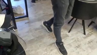 כוחות הכיבוש עוצרים שני צעירים לאחר שפשטו על בניין והשחיתו את תכולתו בעיירה ביתוניה, ממערב לרמאללה.