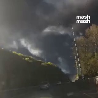 Жителей домов, расположенных рядом с атакованным НПЗ в Туапсе, эвакуируют. Собрали главное:— Сегодня завод вновь атаковали украинские беспилотники. Пожар тушат 164 человека, привлечено 46 единиц техники. — Жителей соседних домов эвакуировали, их разместили