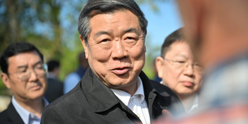 China surrounded Xi’s aide with seasoned experts to seal U.S. deal