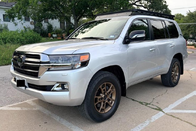 🚙✨ 12 тысяч миль, 12 сентября: Toyota Land Cruiser 2021 всего в двух годах от з